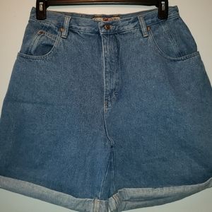 Size 16 Gloria Vanderbilt Jean shorts